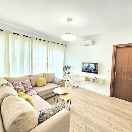 Cozy 1 Bedroom Apartment Near Parks, Cafes & Restaurants Tirana Kültér fotó