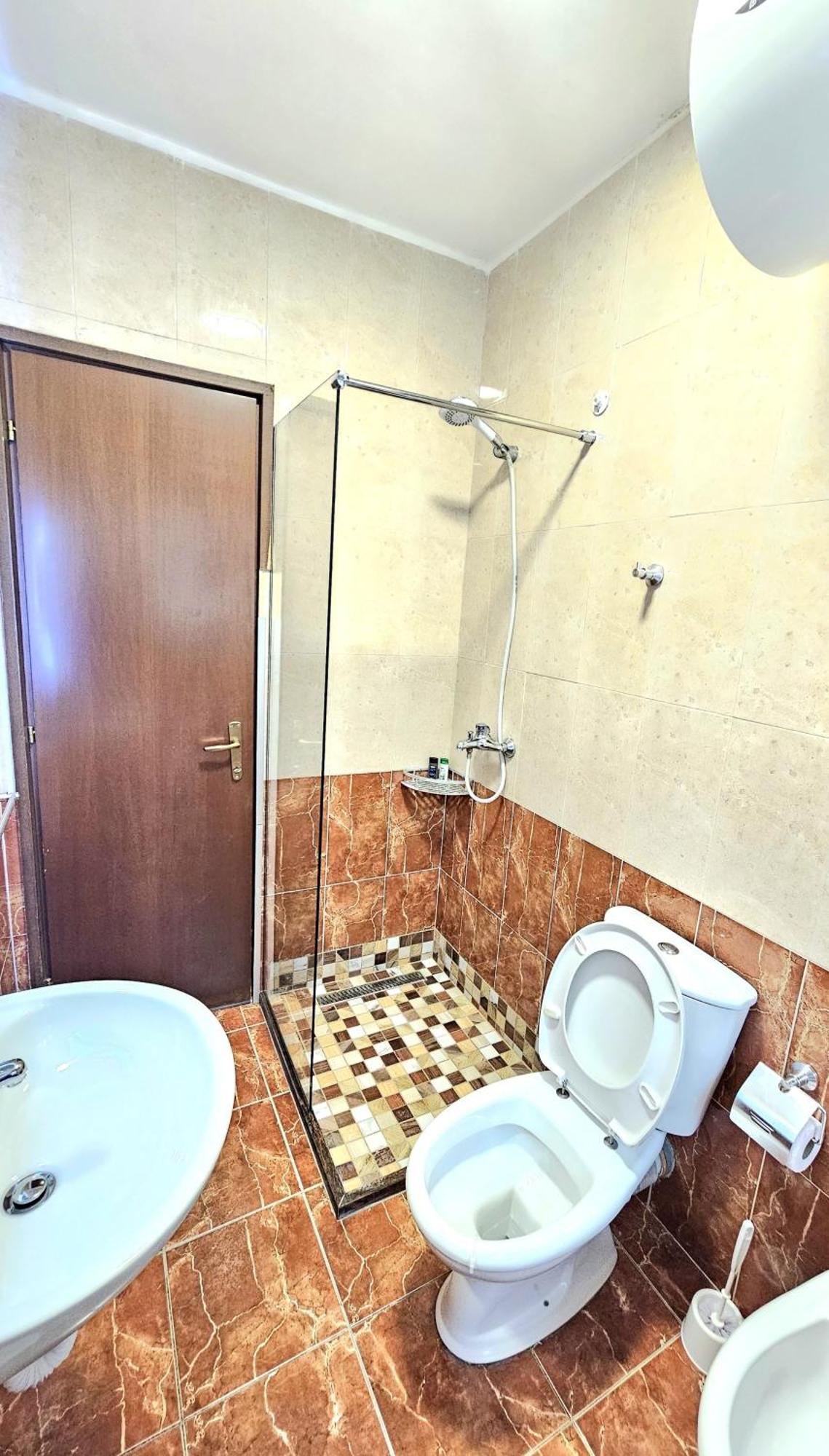 Cozy 1 Bedroom Apartment Near Parks, Cafes & Restaurants Tirana Kültér fotó