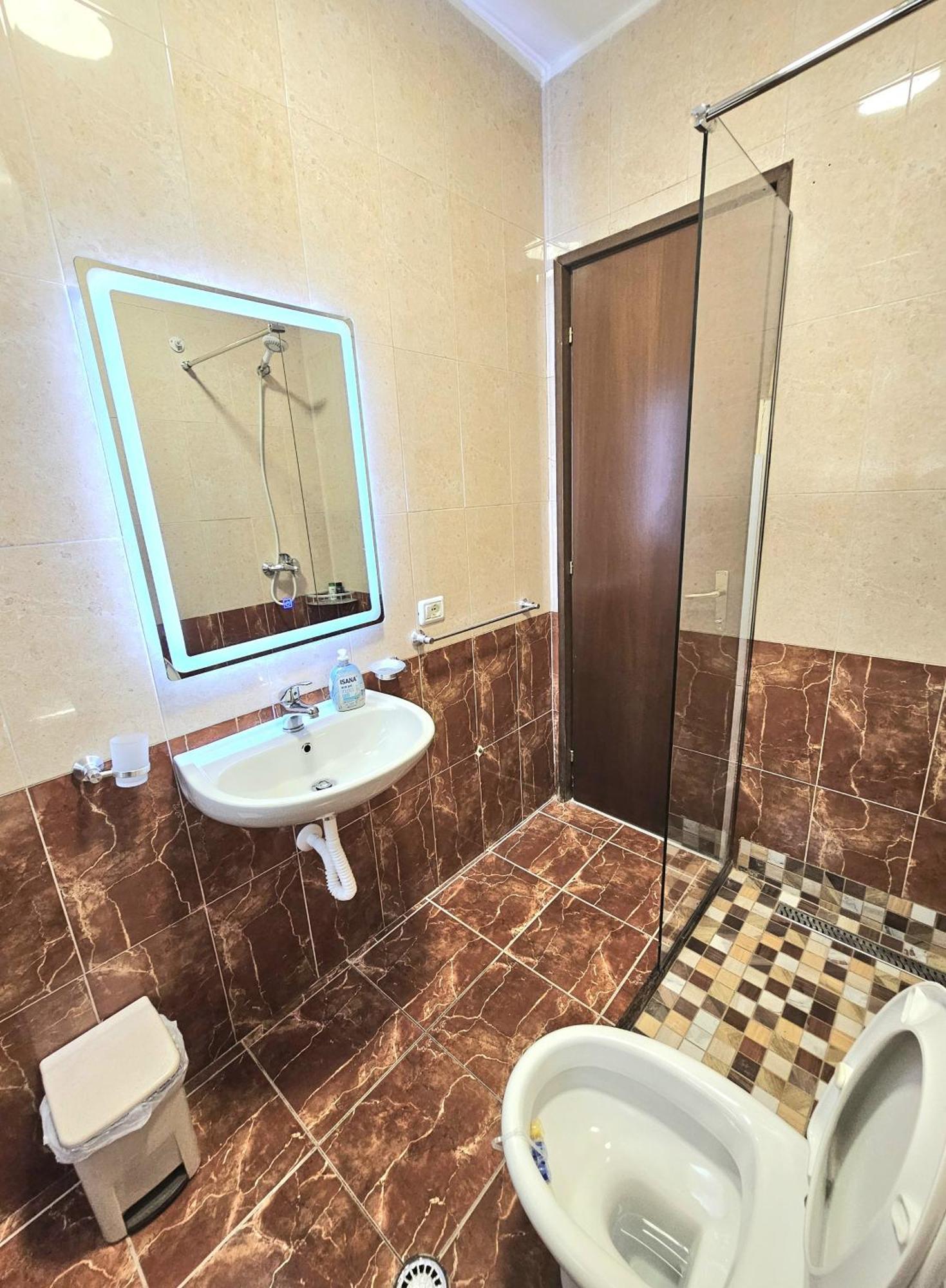 Cozy 1 Bedroom Apartment Near Parks, Cafes & Restaurants Tirana Kültér fotó